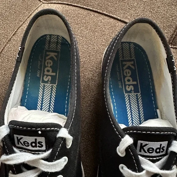 Keds Classic Black Sneakers with White Accents Size 8 - Picture 2 of 9